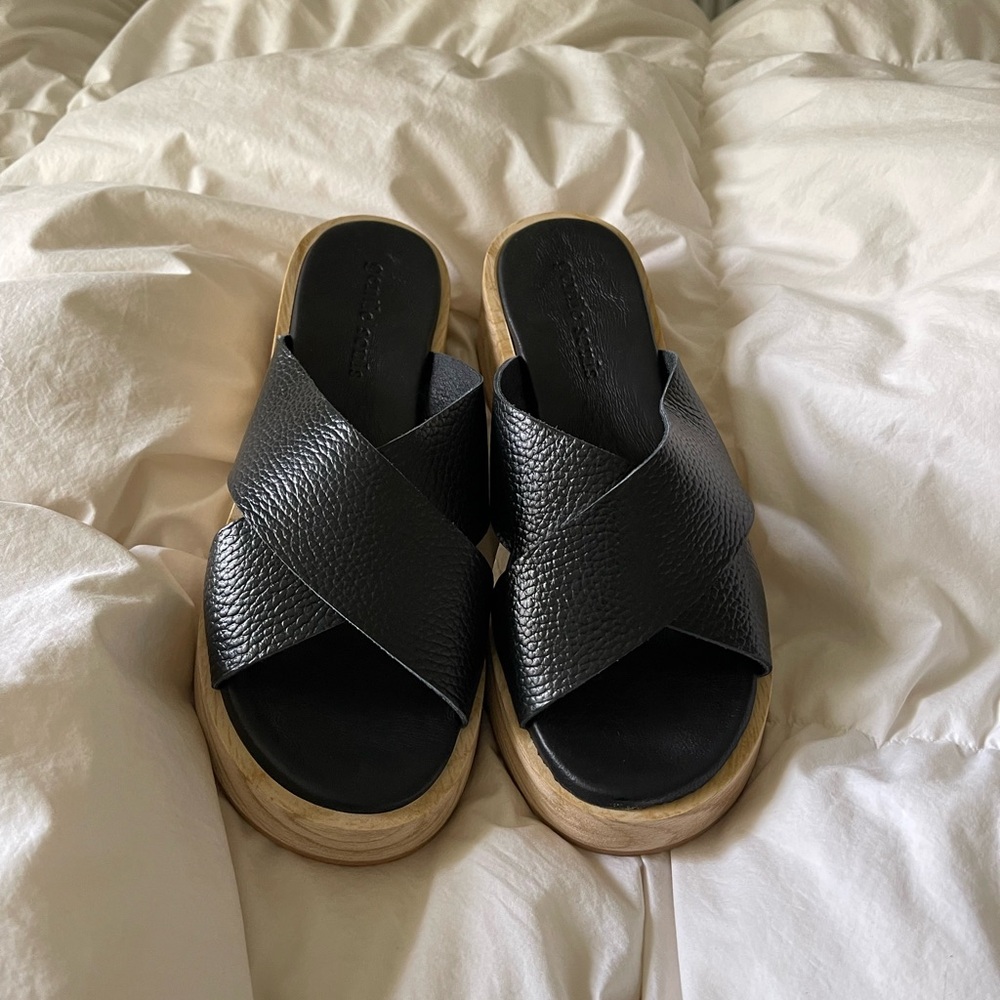 Gentle souls Orion sandals Kenneth Cole